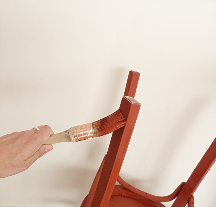 Pintar con pintura a la tiza roja Pintar con Chalk paint rojo