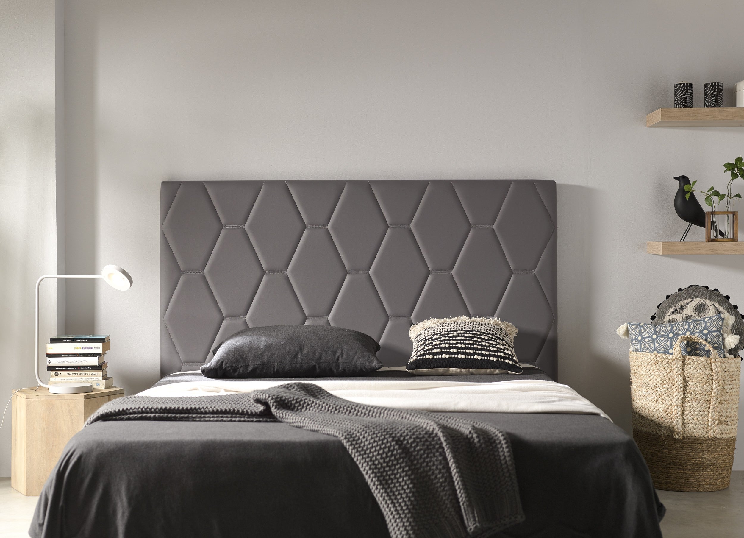 Cabecero ágata para cama de 100 de polipiel gris 115x115x8.