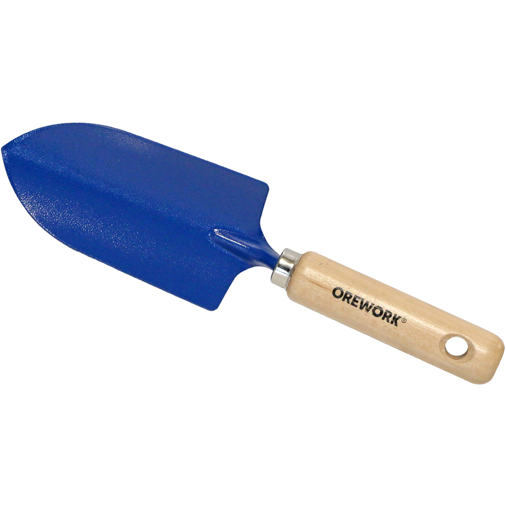 Pala con mango de madera