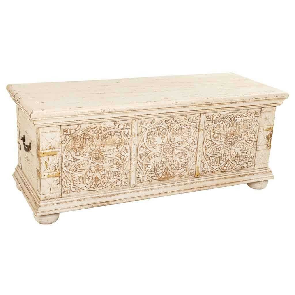 Baúl de madera tallada acabado artesanal beige 103x40x43h cm