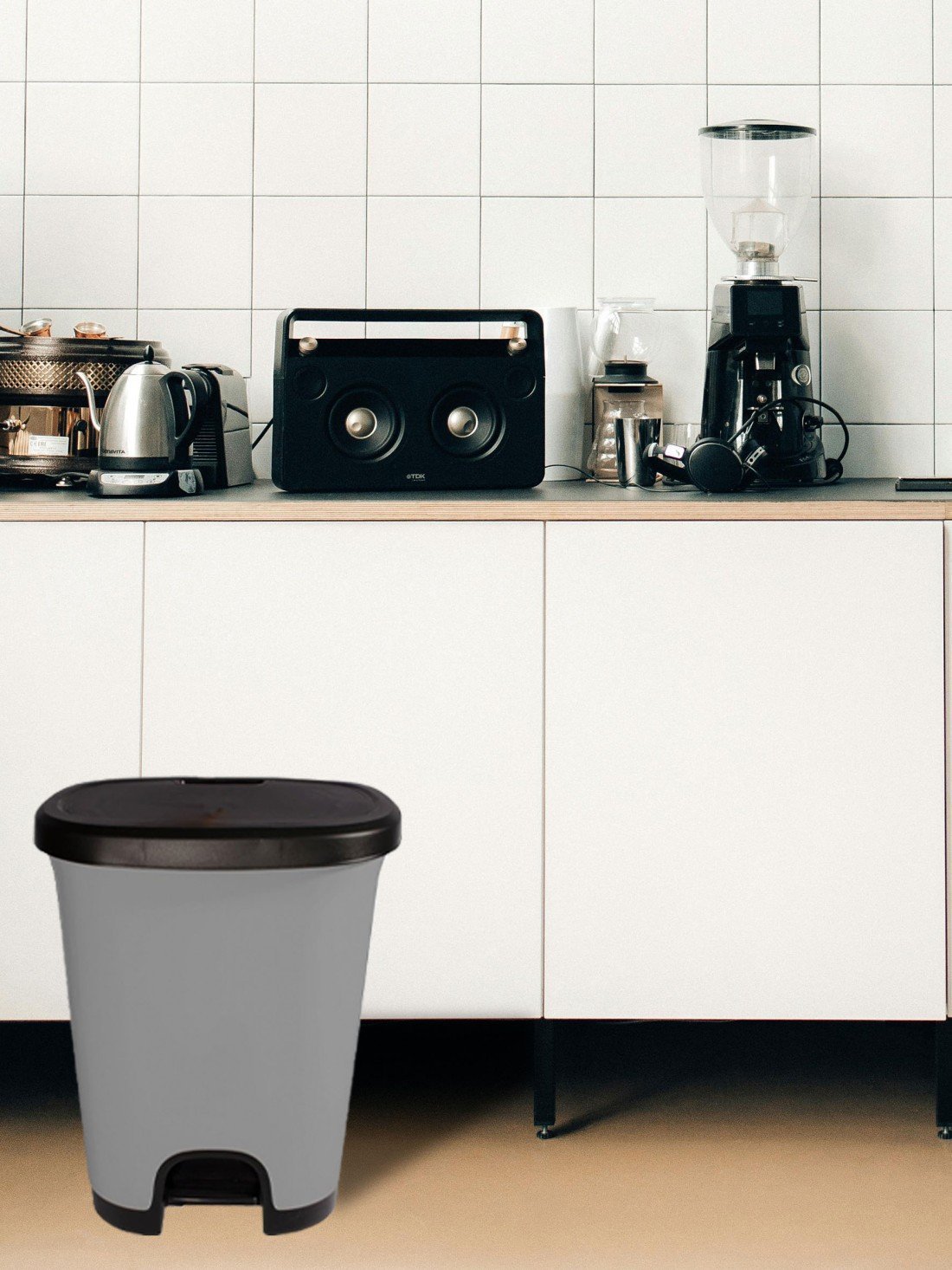50 litros | negro - gris | cubo basura plástico moderno | apertura con ped