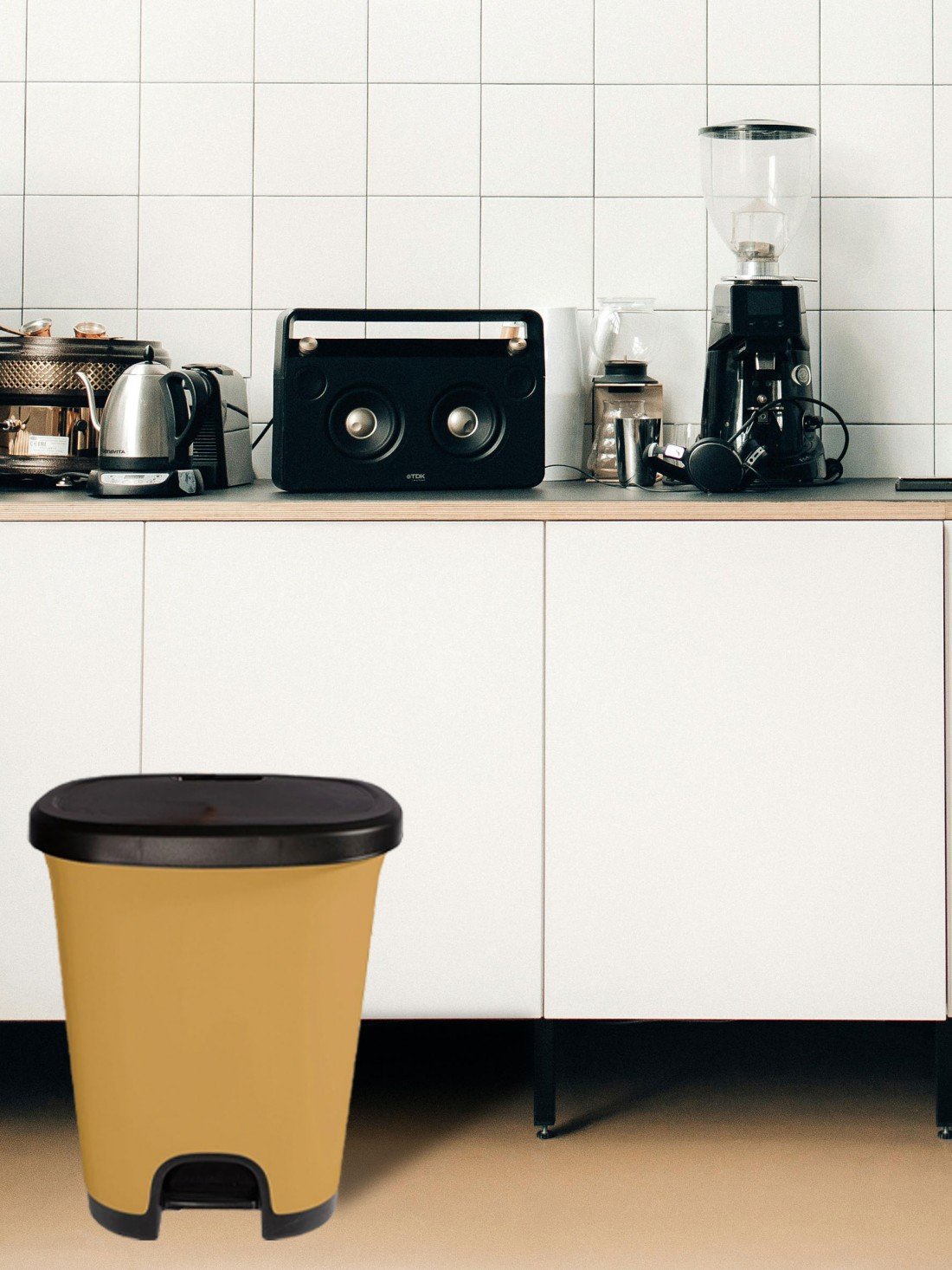 27 litros | negro - oro | cubo basura plástico moderno | apertura con peda