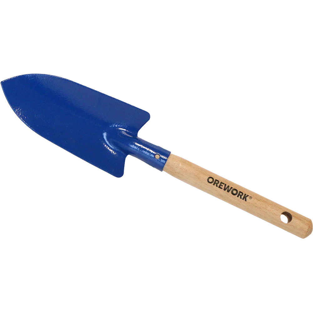 Pala con mango de madera