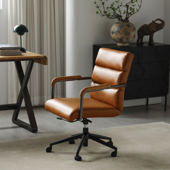 Silla de oficina ergonómica cuero marrón giratoria con brazos de madera