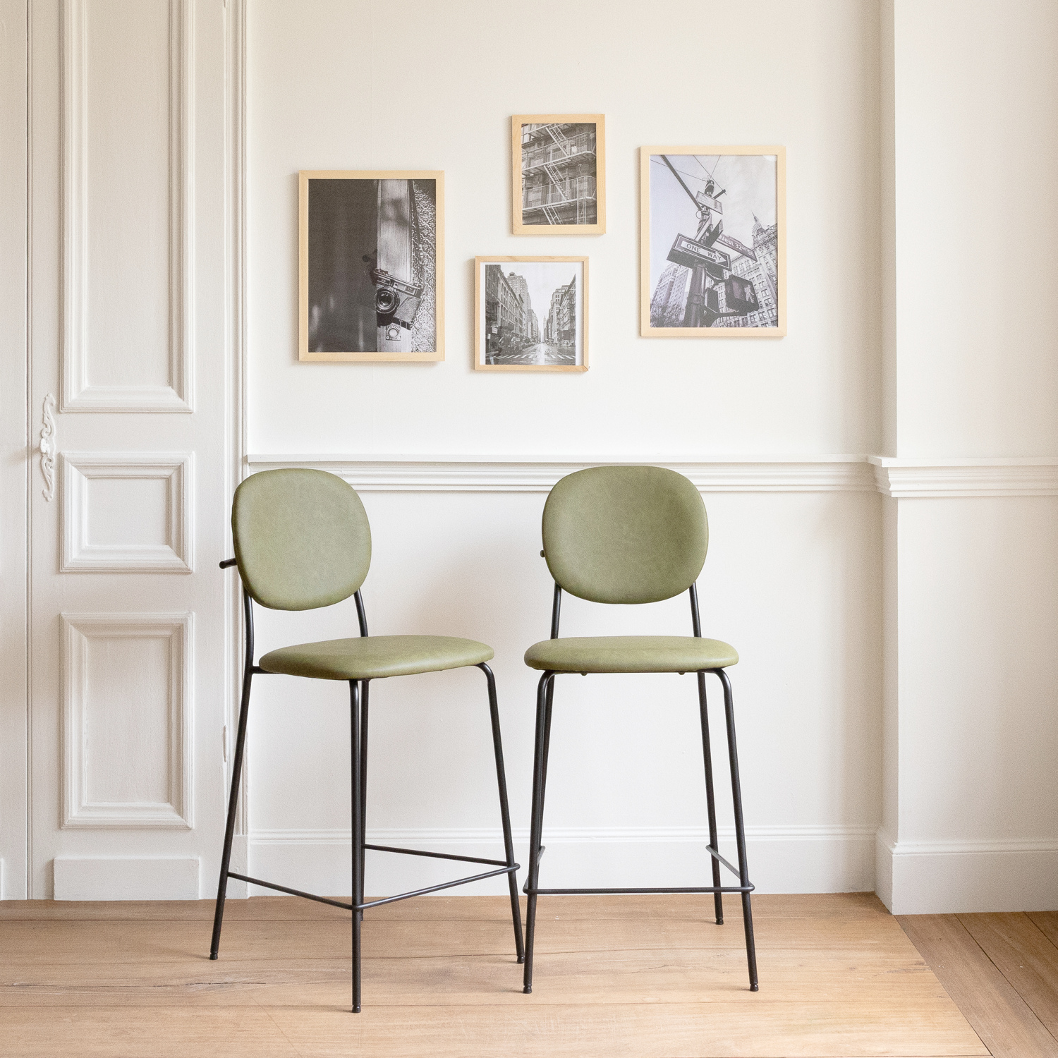 Pack de 2 taburetes de bar EDMond de polipiel verde