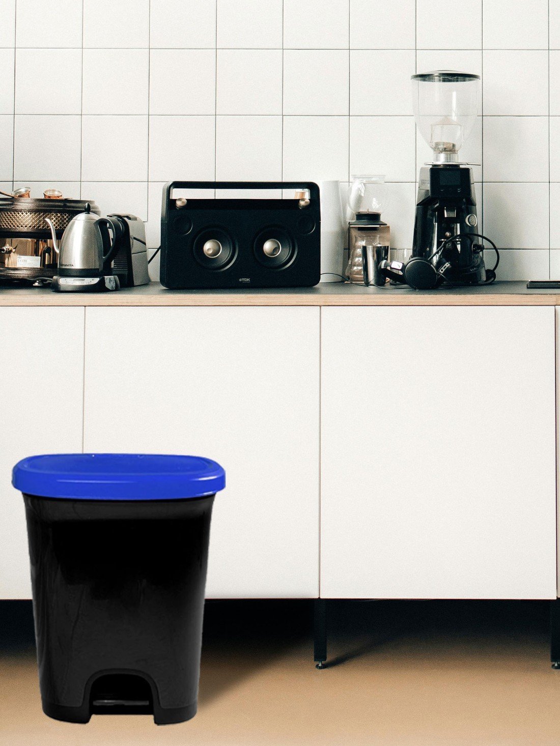 27 litros | azul - negro | cubo basura plástico moderno | apertura con ped