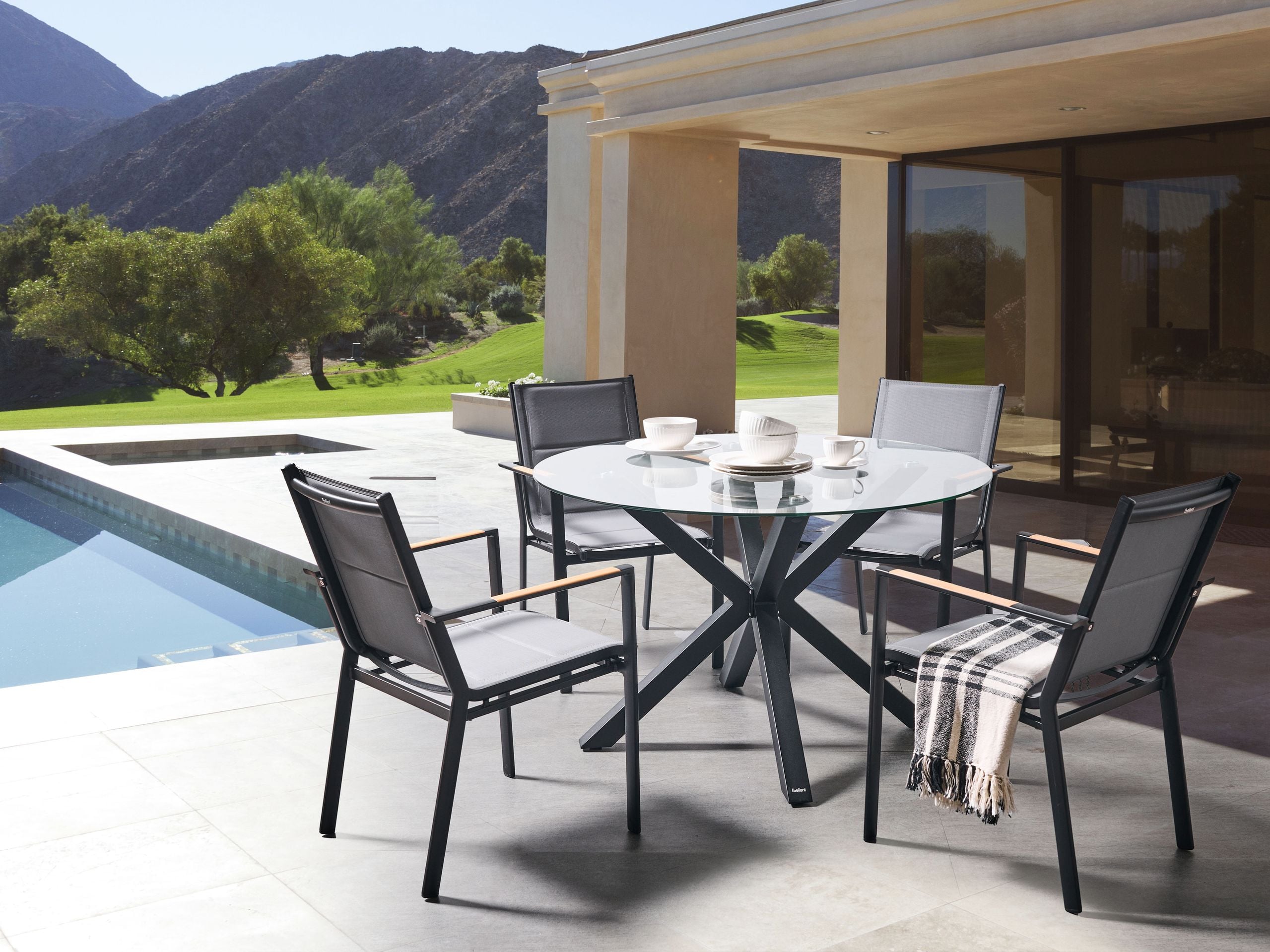 Conjunto de comedor exterior 4 plazas maletto/busseto vidrio negro
