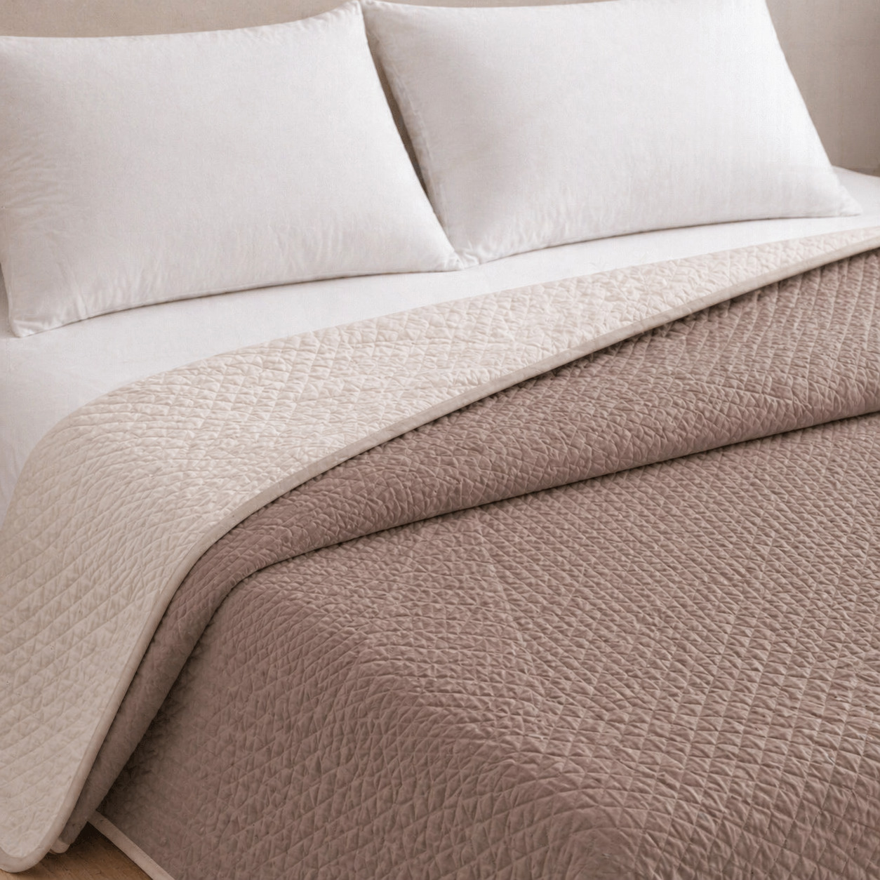Colcha bicolor reversible beige/cuero cama 150cm donegal collections