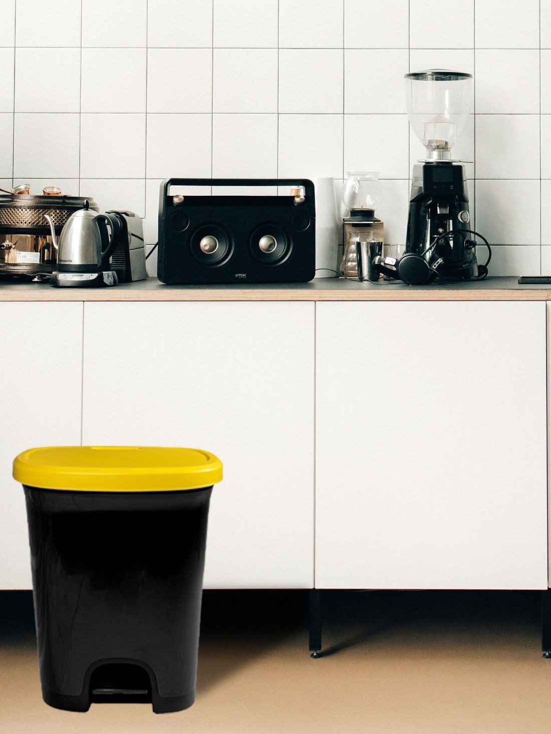 27 litros | amarillo - negro | cubo basura plástico moderno | apertura con