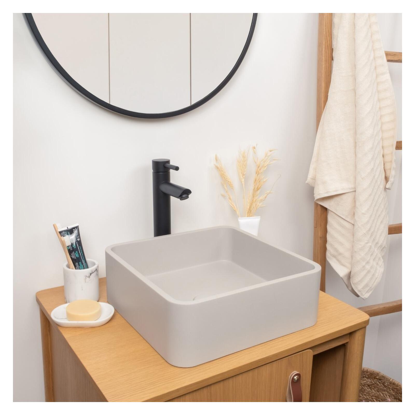 Lavabo sobre encimera cuadrado alan de 36 cm en hormigón gris