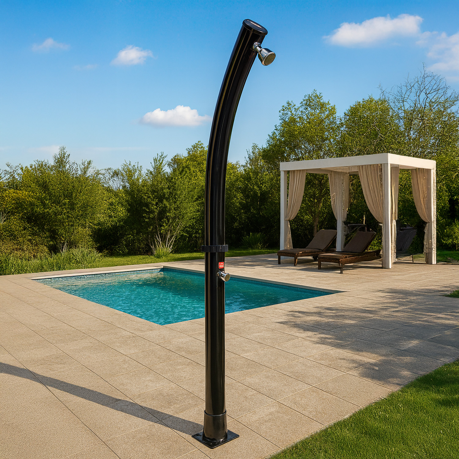 Ducha exterior en PVC negra con calentamiento solar y capacidad de 18l