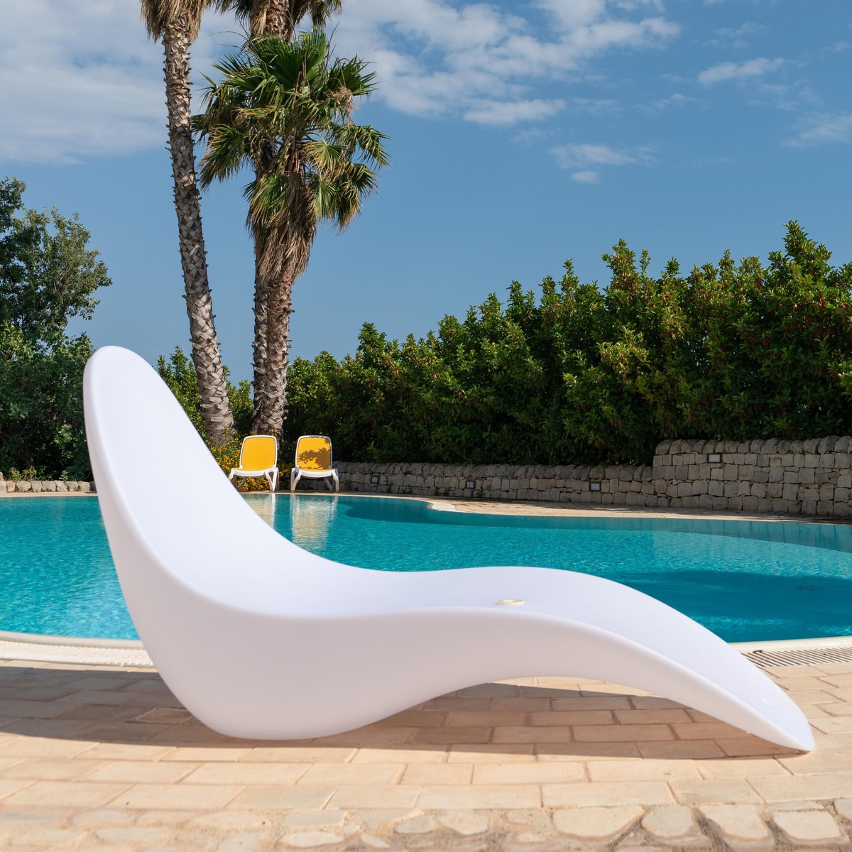 Silla de jardín blanca chaise longue sirio sined