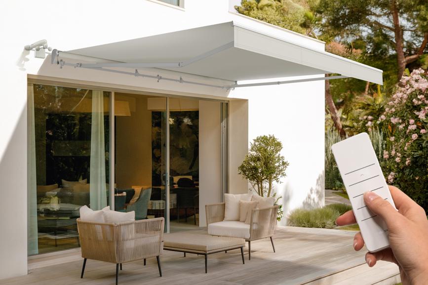 Toldo motorizado semicassette blanco fazzio 4m x 3m con tejido beige