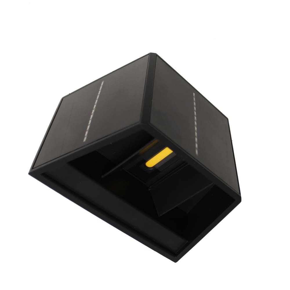 Aplique LED solar con sensor alero y luz ajustable 4000k