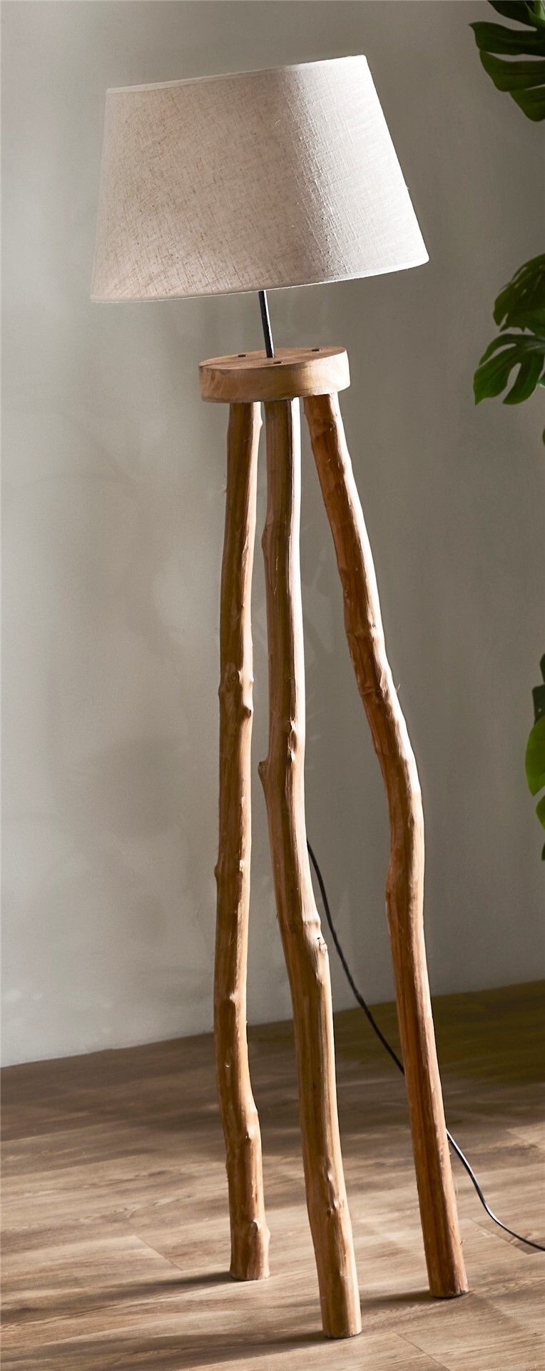 Lampara pie mileto tripode madera natural pant. Beige 158 cms 40dx158 cms