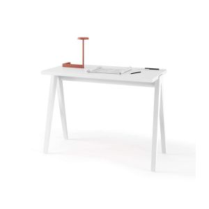 Mesa de estudio funcional con bandeja portalápices integrada