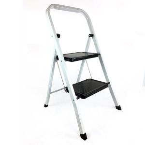 Escalera banqueta con capacidad para plegarse. 2 peldaños
