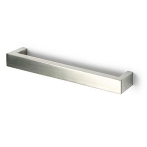 Tirador acero inox hios. Elegir largo. Distancia 192