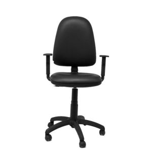 Silla ayna similpiel negra con brazos regulables y ruedas parqué