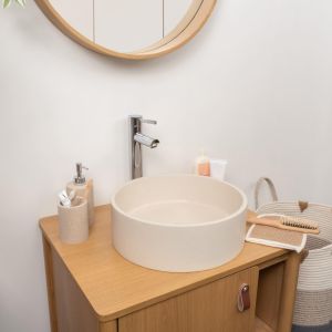 Lavabo sobre encimera redondo de hormigón travertino sandy