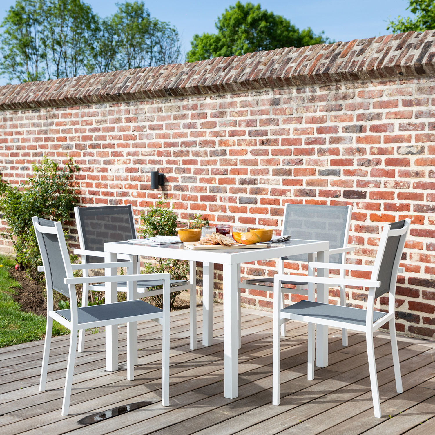 Conjunto de jardín bergamo en textileno gris 4 plazas aluminio blanco