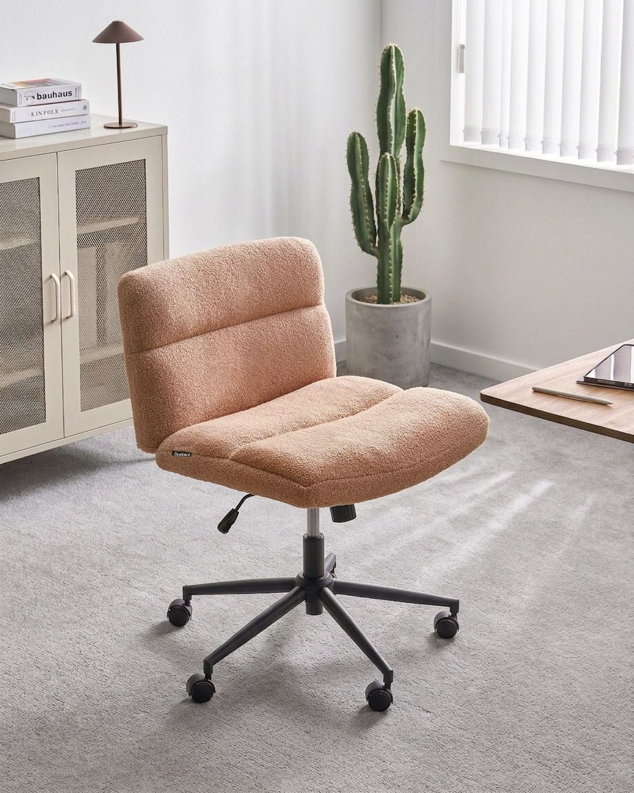 Silla de escritorio catlin bouclé rosa melocotón