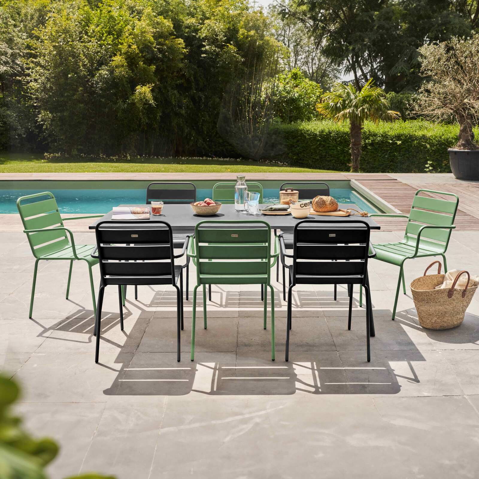 Mesa de jardín rectangular 180 x 90 cm y 8 sillas con reposabrazos