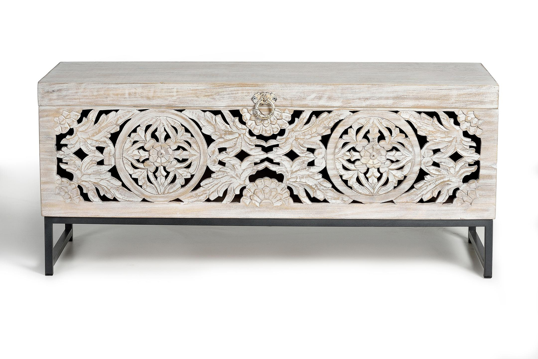 Baúl mykonos de madera de mango y metal en color blanco envejecido 116 cm