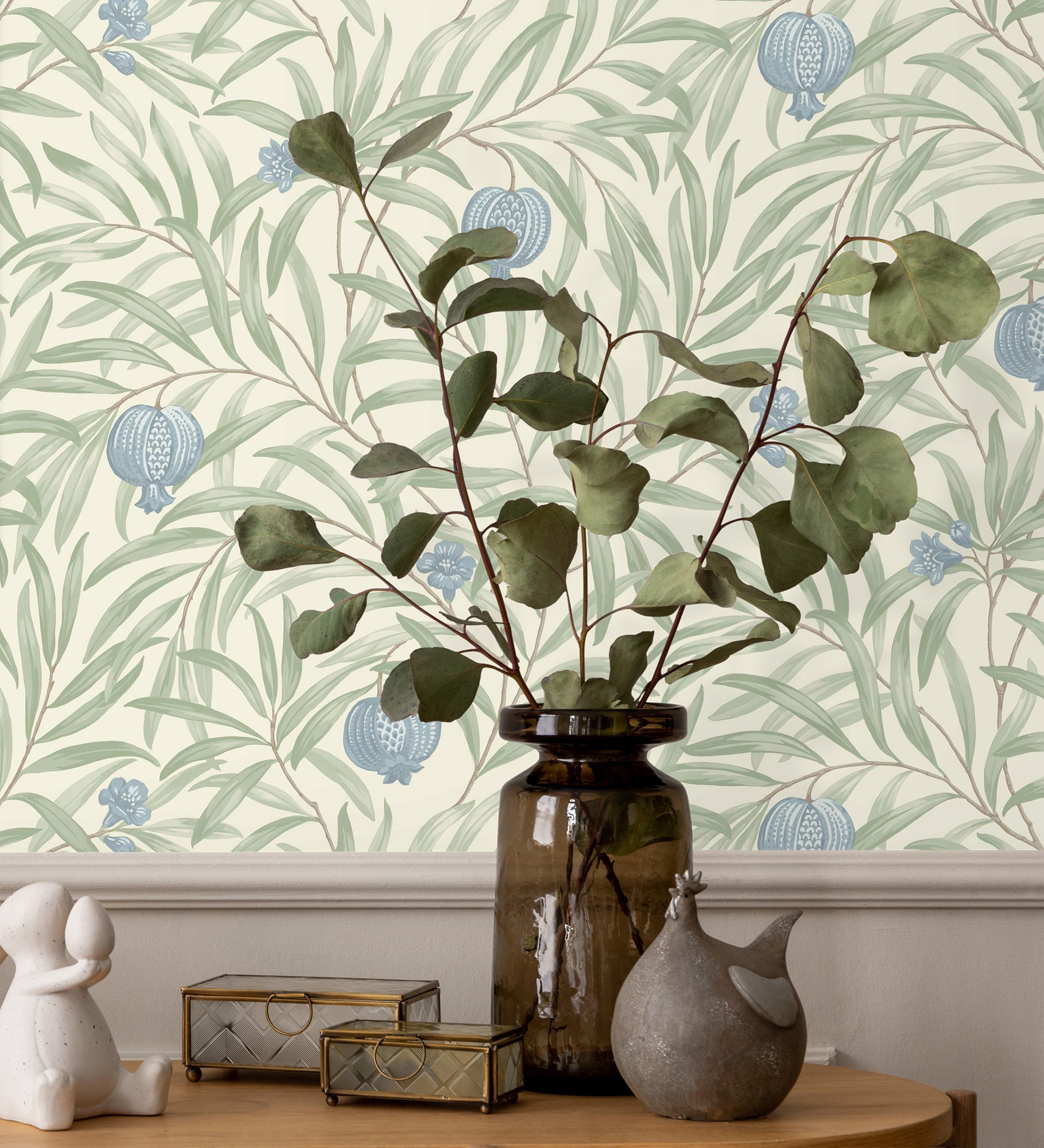 Papel pintado gaulan de frutos azules y hojas verdes marfil 5.33m²