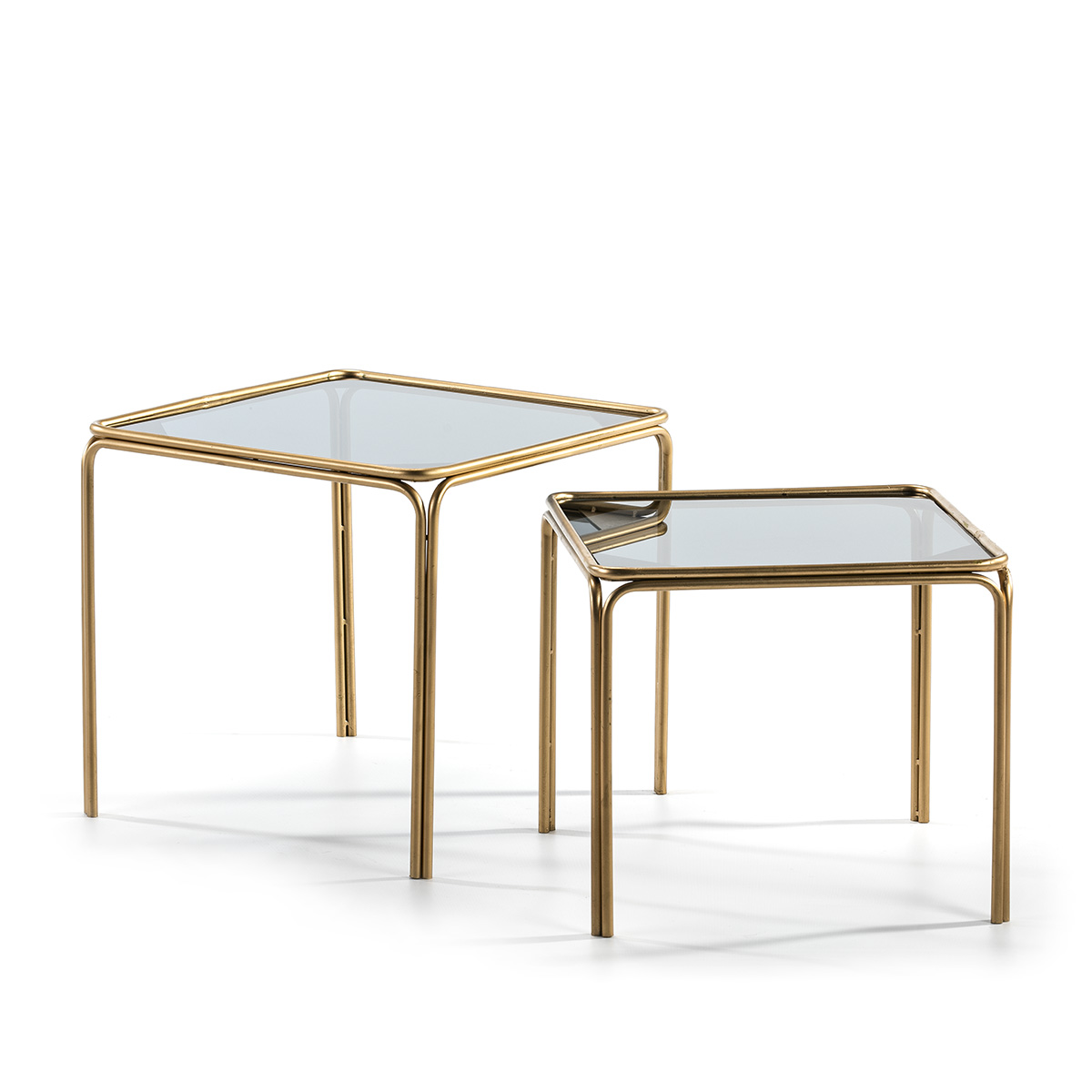 Set 2 mesa auxiliar 51x51x47 , 46x46x41 cristal ahumado, metal dorado