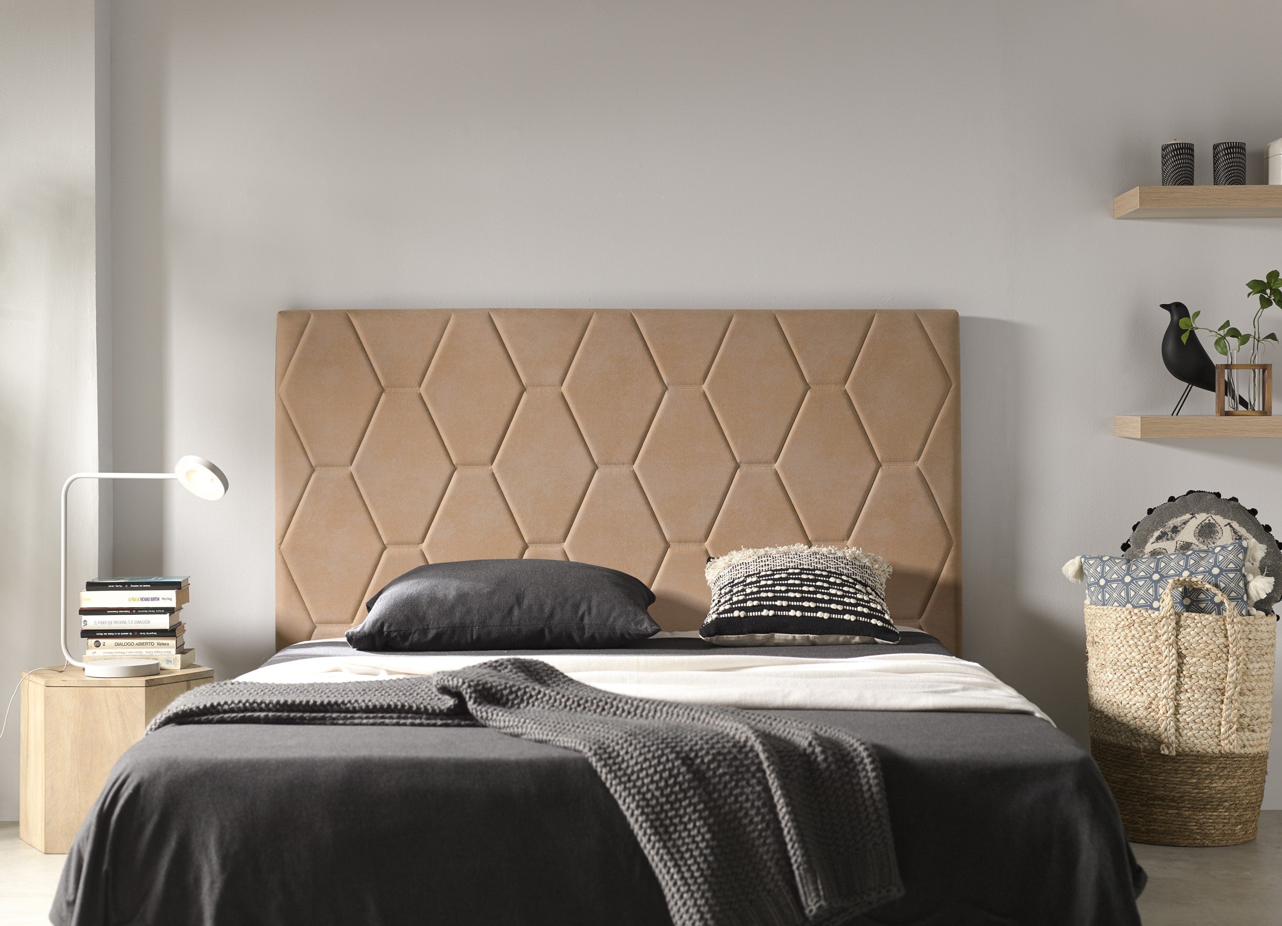 Cabecero ágata para cama de 105 de tela camel 115x115x8.
